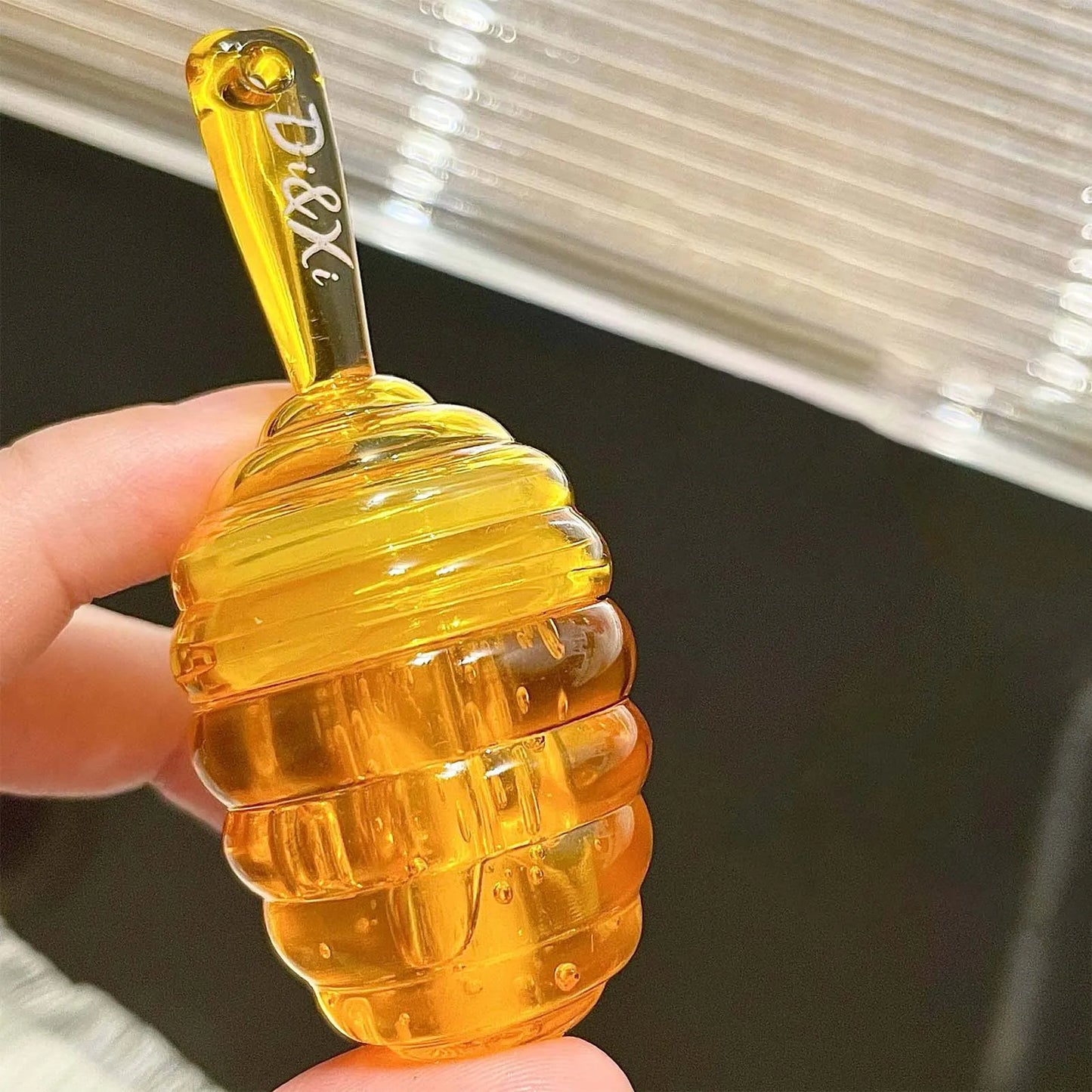 Lip Balm Beeswax Bee: Organic Honey Lip Moisturizer